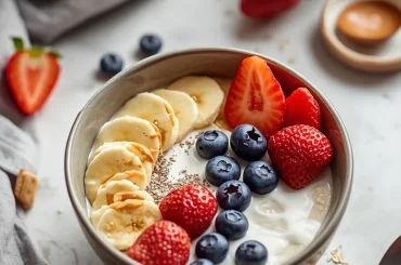 High-Protein Breakfast for Muscle Gain: High-protein Greek yogurt oats with berries, chia seeds, and peanut butter